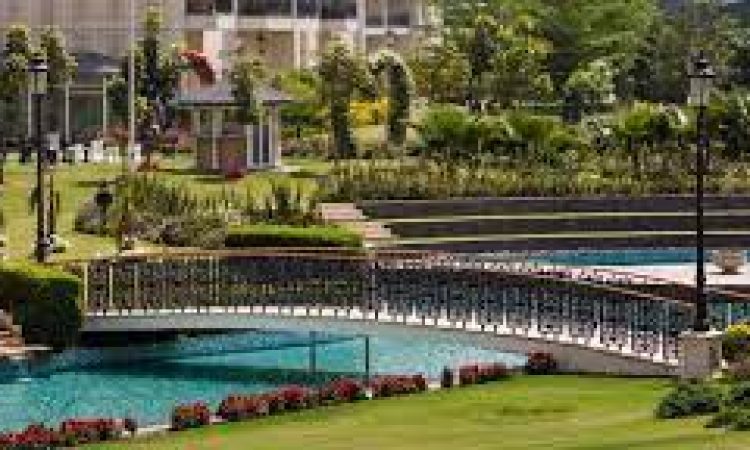 Central Park Flower Valley Cerise Floors-highlights