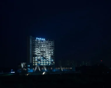 Paras-square-image-10