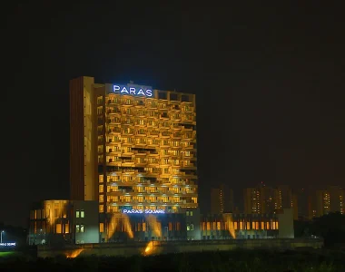 Paras-square-image-18