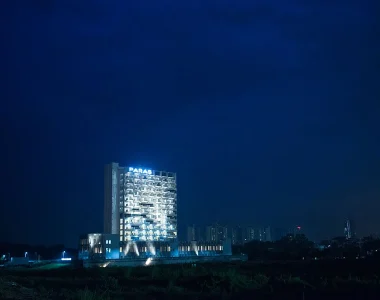 Paras-square-image-21