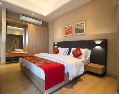 Paras-square-image-3