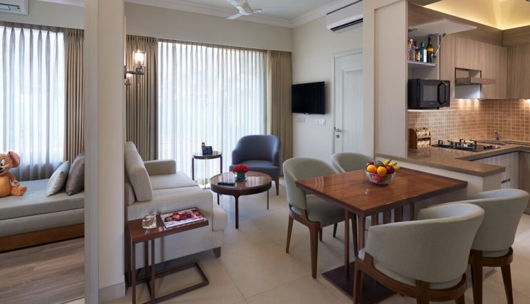 Central-park-flower-vally-sector-32-33-gurugram-kitchen-diningroom